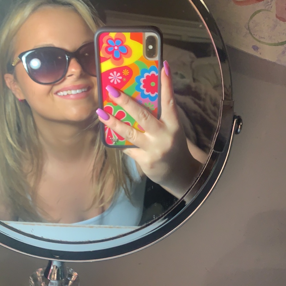black sunglasses - Picture 3 of 3